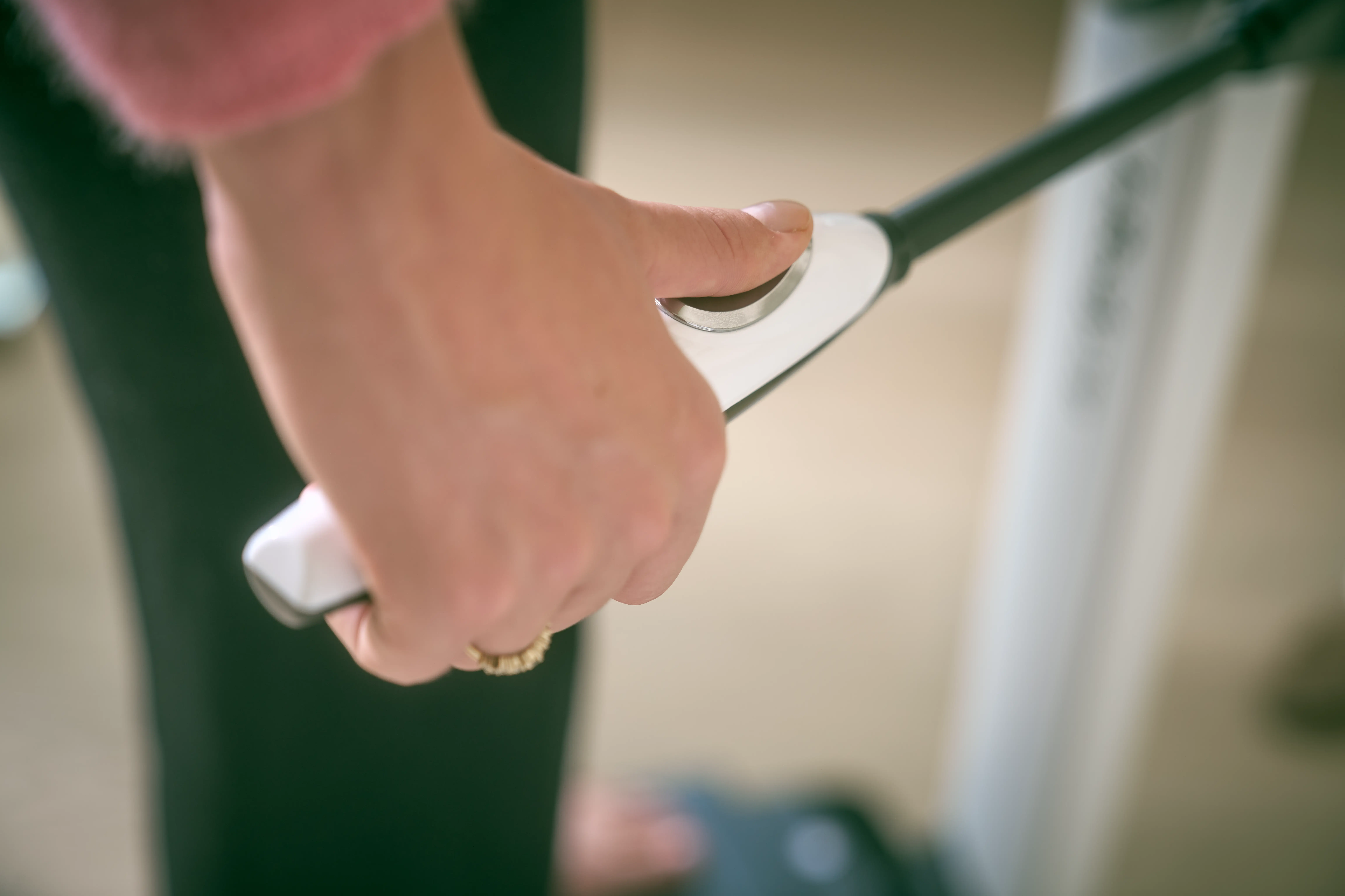 Specialist conducting a laboratory health assessment